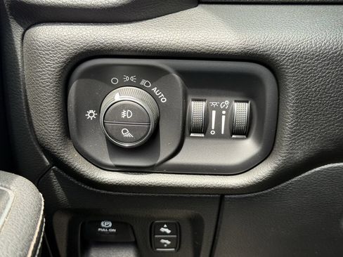 Used 2023 RAM 1500 Laramie AWD/4WD image 21