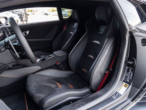 Used 2024 Lamborghini Huracan Sterrato image 32