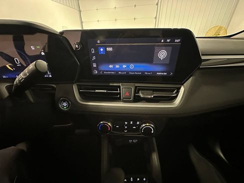 Used 2025 Chevrolet TrailBlazer LS w/ LS Convenience Package FWD image 28