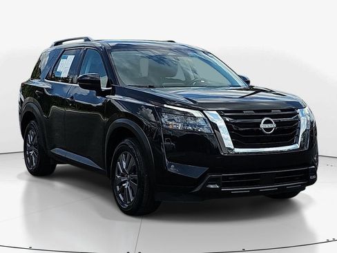 Used 2024 Nissan Pathfinder SV FWD image 3