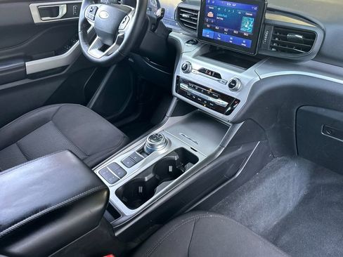 Used 2022 Ford Explorer XLT image 15