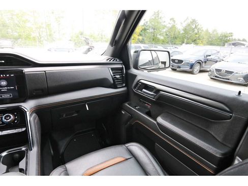 Used 2024 GMC Sierra 1500 AT4 w/ Technology Package image 8