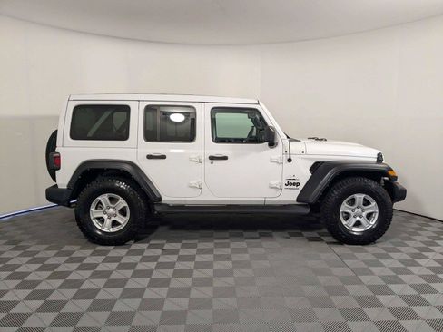 Used 2022 Jeep Wrangler Unlimited Sport w/ Sun And Sound Package AWD/4WD image 4