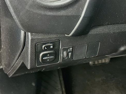 Used 2017 Toyota Corolla SE FWD image 17