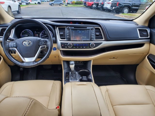 Used 2017 Toyota Highlander XLE AWD/4WD image 11