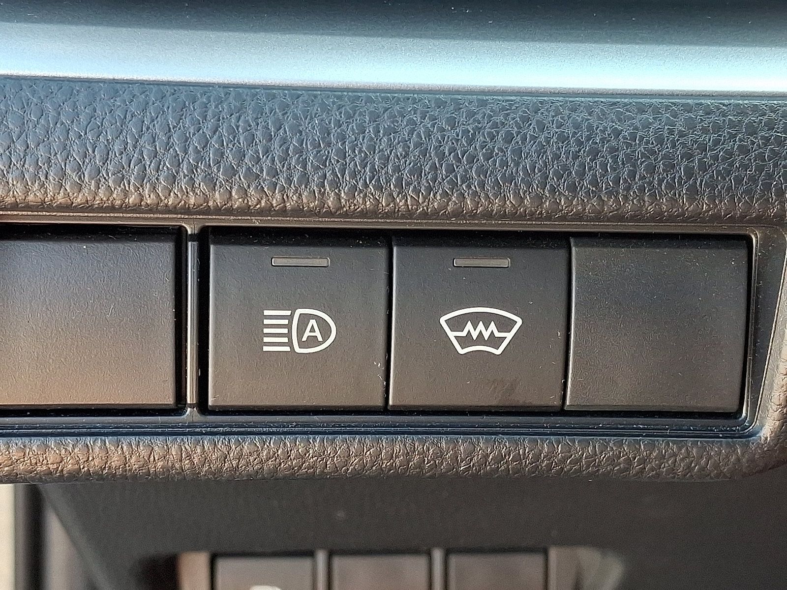 Used 2024 Toyota Prius LE FWD image 25