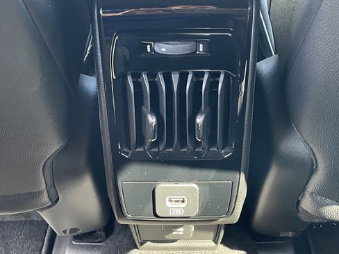 Used 2024 Jeep Compass Latitude image 17