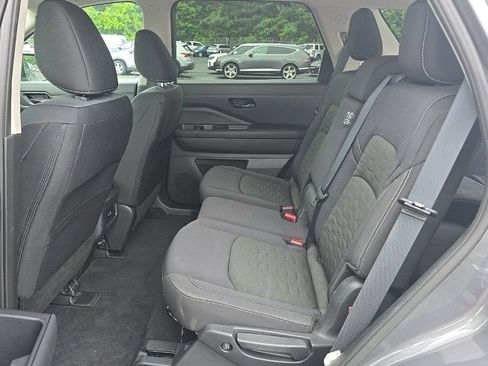 Used 2025 Nissan Pathfinder SV AWD/4WD image 9