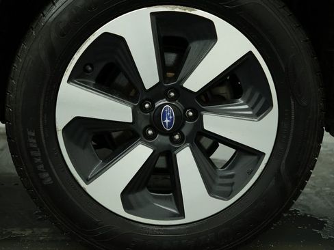 Used 2017 Subaru Forester 2.5i Limited image 21