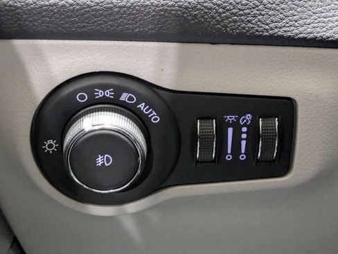 Used 2020 Jeep Compass Latitude FWD image 24