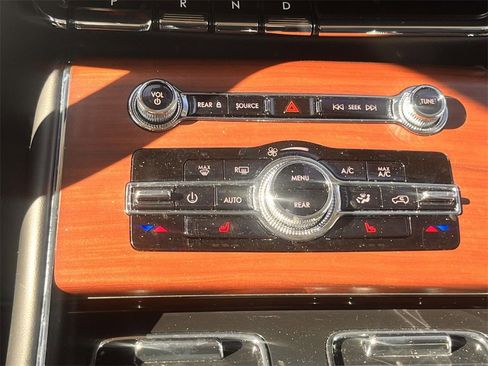 Used 2023 Lincoln Aviator Reserve image 23