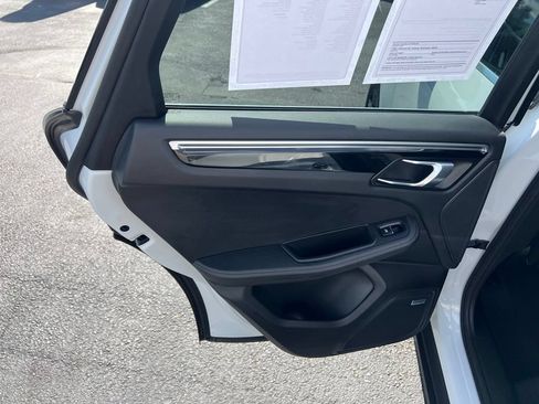 Used 2018 Porsche Macan S AWD/4WD image 15