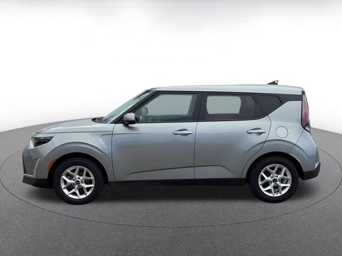 Used 2025 Kia Soul LX w/ LX Technology Package image 9