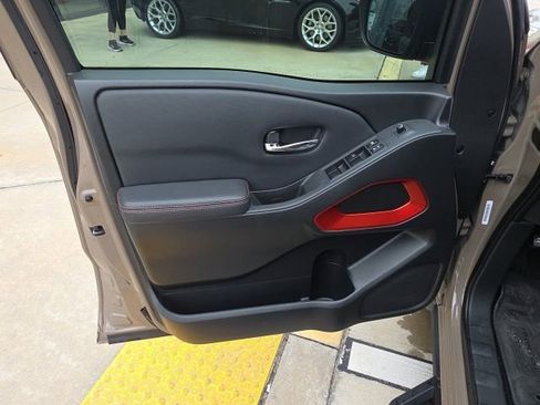 Used 2022 Nissan Frontier Pro-X image 12