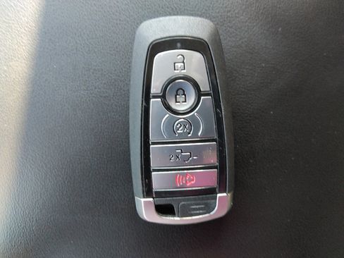 Used 2020 Ford Explorer XLT w/ Equipment Group 202A RWD image 32