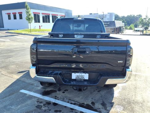 Used 2020 Toyota Tacoma TRD Off-Road AWD/4WD image 24