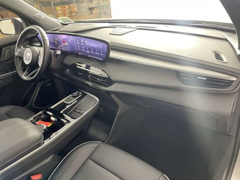 Used 2025 Buick Enclave Preferred image 28