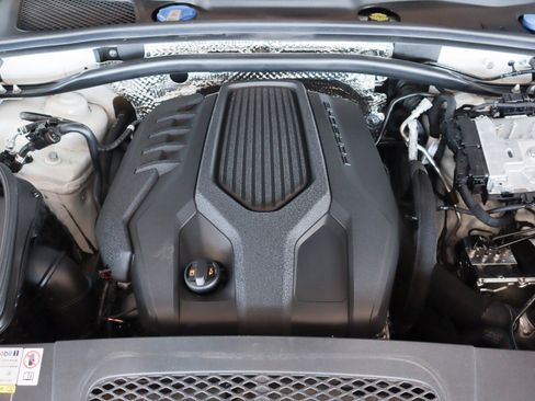 Certified 2023 Porsche Macan image 24