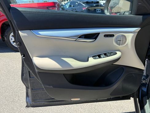 Used 2022 INFINITI QX50 Sensory image 11