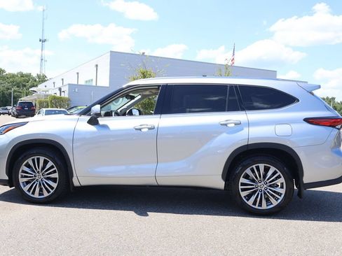 Used 2021 Toyota Highlander Platinum AWD/4WD image 5