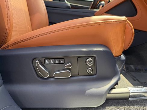 Used 2023 Bentley Bentayga AWD/4WD image 57