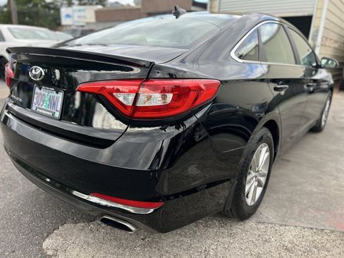 Used 2015 Hyundai Sonata SE w/ Option Group 09 FWD image 5
