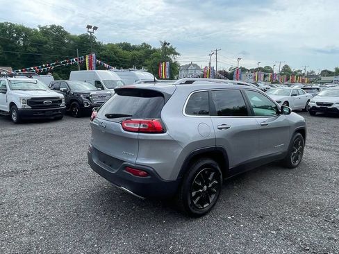 Used 2017 Jeep Cherokee Limited AWD/4WD image 5