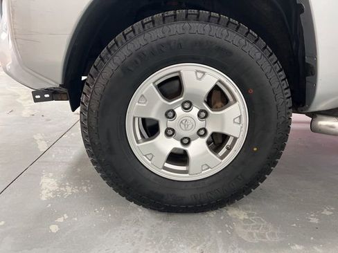 Used 2013 Toyota Tacoma 4x4 Double Cab w/ TRD Off-Road Pkg image 4