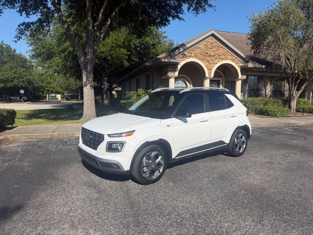 Used 2024 Hyundai Venue Limited FWD image 3