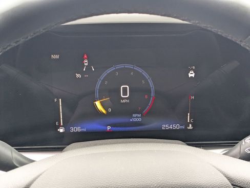 Used 2025 Chevrolet Trax LT w/ LT Convenience Package image 19