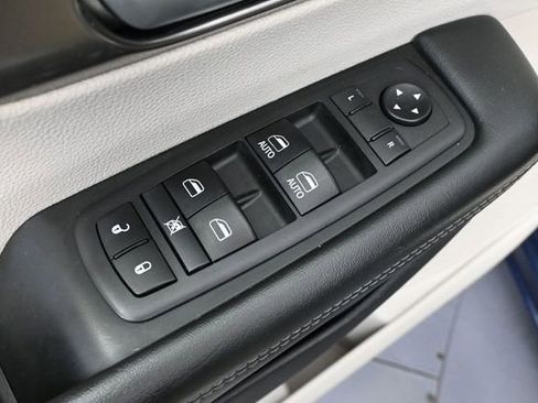 Used 2018 Chrysler Pacifica Limited w/ Advanced Safetytec Group FWD image 20