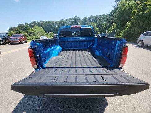 Used 2024 Chevrolet Colorado Z71 w/ Z71 Convenience Package 2 image 29