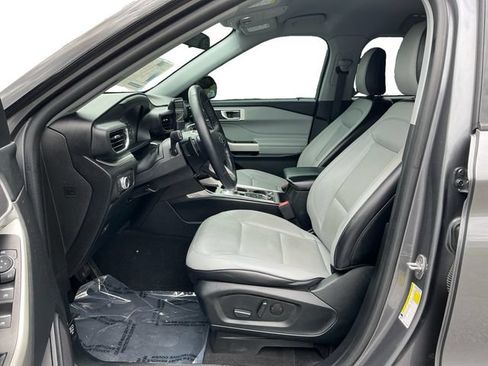 Used 2021 Ford Explorer XLT w/ Equipment Group 202A AWD/4WD image 10