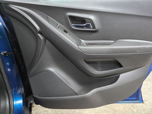 Used 2020 Chevrolet Trax LT FWD image 44
