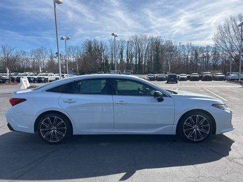 Used 2019 Toyota Avalon Touring image 4