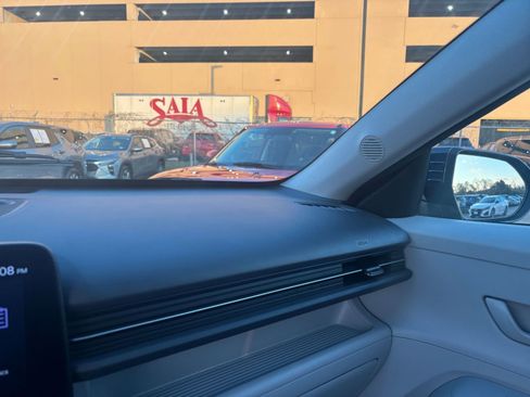 Used 2025 Hyundai Kona SEL image 33