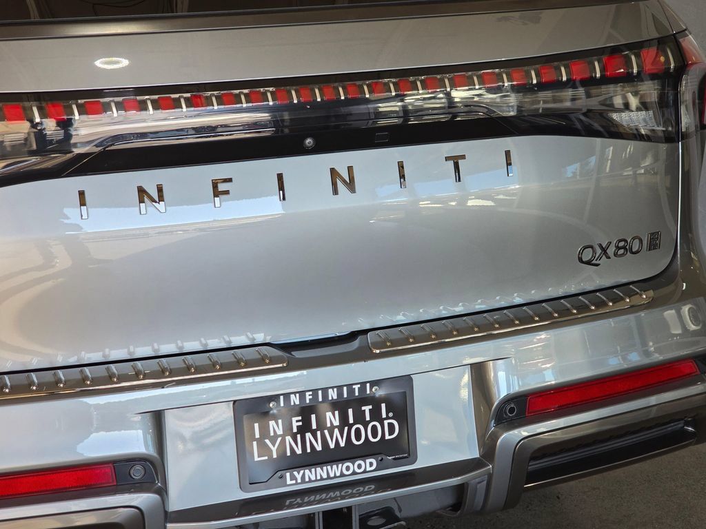 Certified 2025 INFINITI QX80 Autograph w/ Autograph Exterior Package AWD/4WD image 30