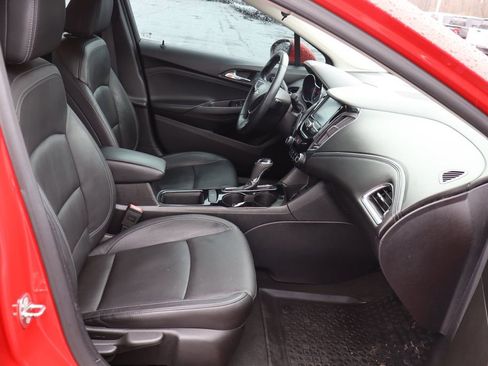 Used 2017 Chevrolet Cruze Premier image 18