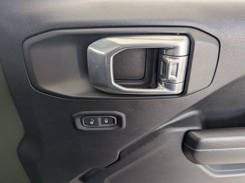 Used 2021 Jeep Wrangler Sport AWD/4WD image 19