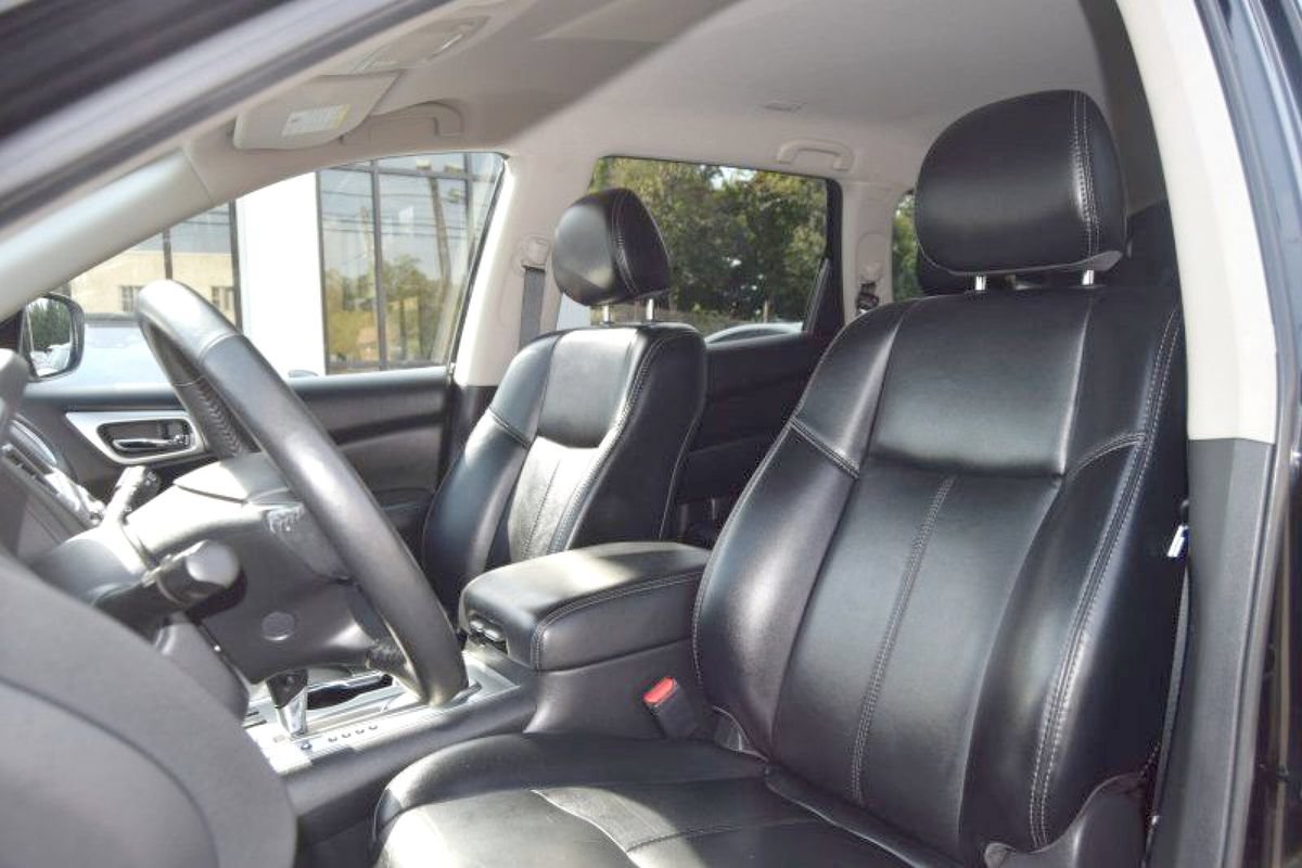 Used 2019 Nissan Pathfinder SL AWD/4WD image 16