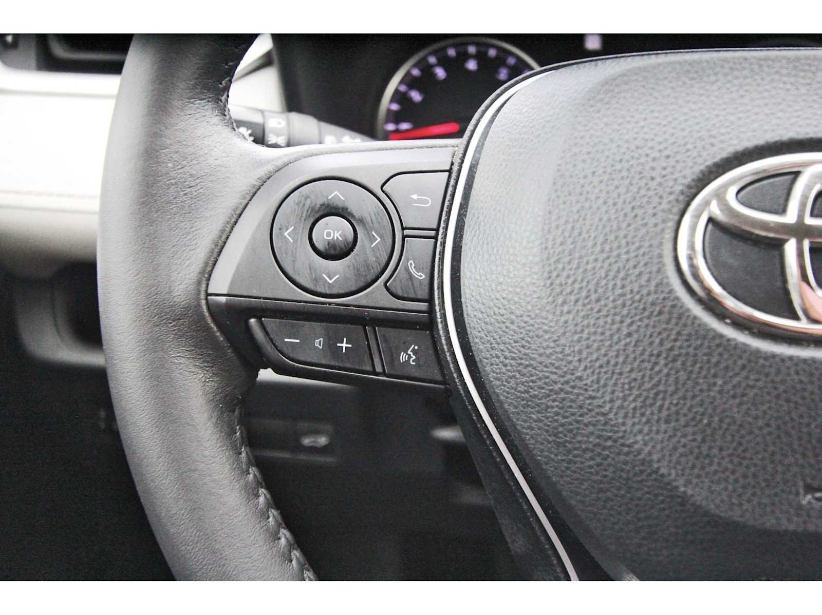 Used 2022 Toyota RAV4 XLE Premium FWD image 15