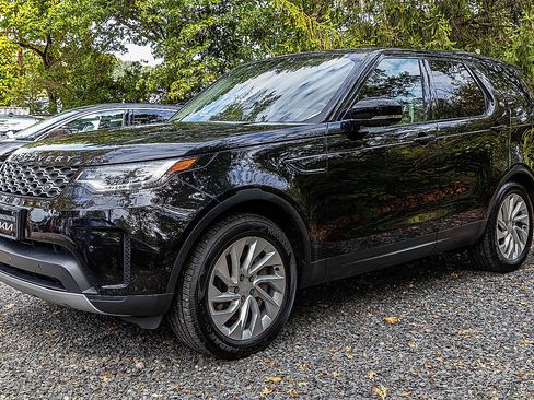 Used 2024 Land Rover Discovery S image 3