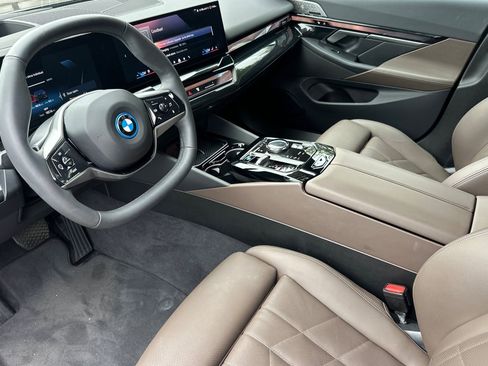 Used 2024 BMW i5 eDrive40i w/ Premium Package image 11