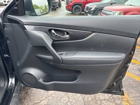 Used 2018 Nissan Rogue SV AWD/4WD image 27