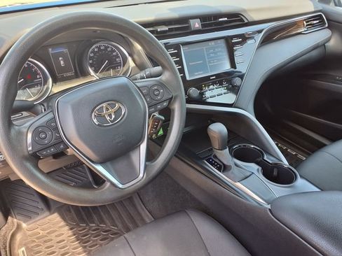 Used 2020 Toyota Camry LE FWD image 4