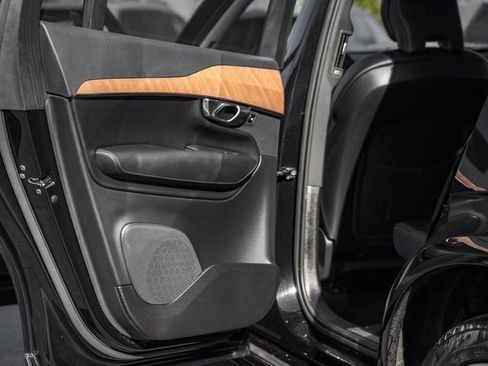 Used 2023 Volvo XC90 B6 Plus image 37