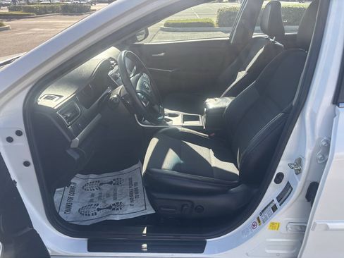 Used 2017 Toyota Camry SE FWD image 11