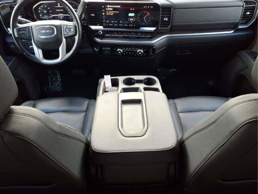 Used 2025 GMC Sierra 1500 SLT RWD image 9