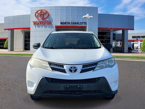 Used 2015 Toyota RAV4 LE FWD image 2