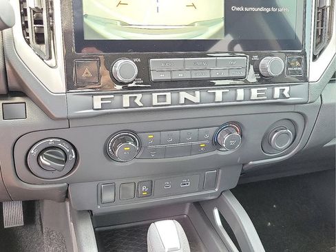Used 2025 Nissan Frontier SV w/ Tow Package AWD/4WD image 15